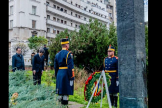 presedintele nicusor dan a depus o coroana de flori la monumentul lui corneliu coposu principiile nu sunt negociabile 69130b8ee0160
