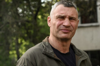 primarul kievului avertizeaza ca ucrainenii tineri fug in europa in timp ce rusii ataca neincetat ca intr un joc video 691439ceb6516