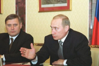 primul premier numit de vladimir putin a fost declarat terorist kasianov a condus guvernul din 2000 pana in 2004 si a fugit din tara 691b2ce289434