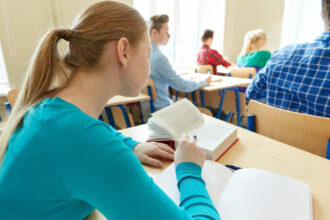 profesor de etica din iasi acuzat de viol agresiunea asupra unei studente a fost surprinsa de camerele de supraveghere 69158454a6847