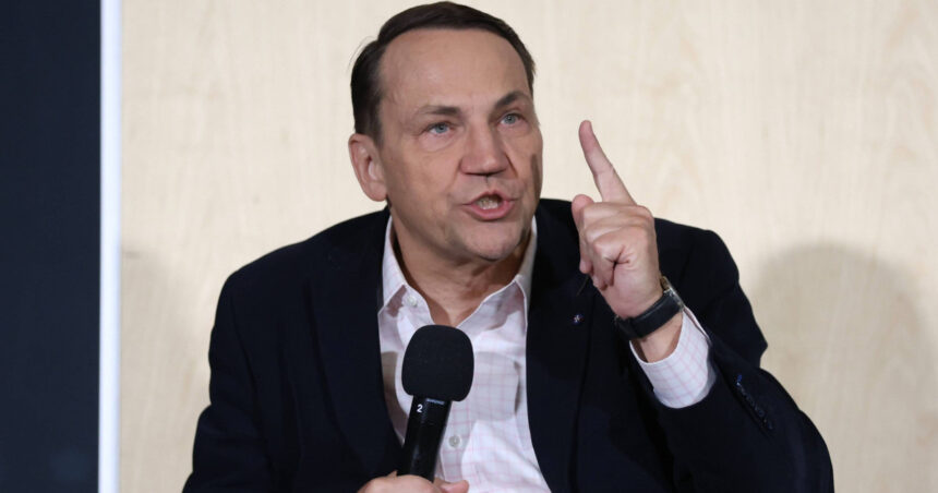 radoslaw sikorski sustine ca polonezii ar prefera sa manance iarba decat sa devina colonie rusa s a mai intamplat inainte 6914c2e86c318