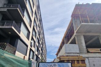 rasturnare de situatie intr un proces deschis de mai multi constanteni pentru anularea autorizatiei unui bloc de pe strada smaraldului 692136a8240c9