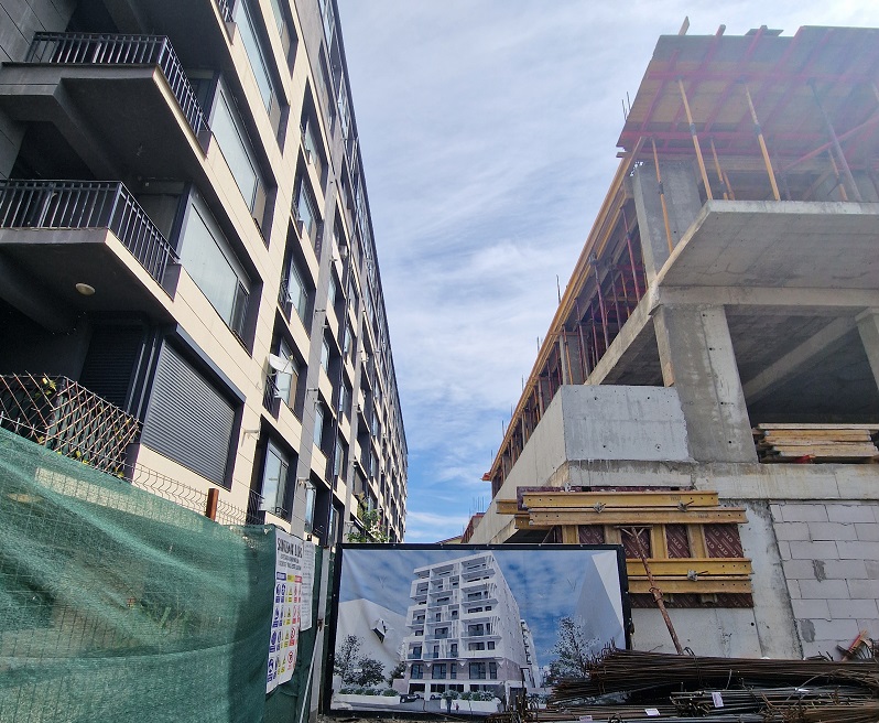 rasturnare de situatie intr un proces deschis de mai multi constanteni pentru anularea autorizatiei unui bloc de pe strada smaraldului 692136a8240c9