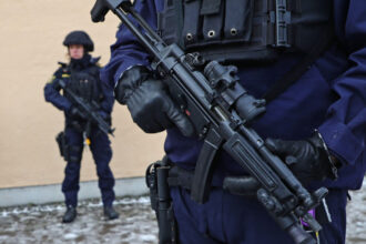 reactia chisinaului dupa ce vamesii romani au prins un camion incarcat cu arme care era condus de un moldovean 691f1dc0af3b8