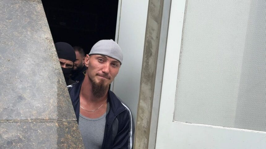 sacalu criminalul de pe litoral cercetat disciplinar in puscarie cablu usb de incarcat telefonul gasit in soseta 692778d8e2106