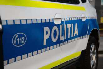 santaj prin retelele sociale doi tineri au fost arestati dupa ce au amenintat un barbat cu bataia si defaimarea online 690b76e479804