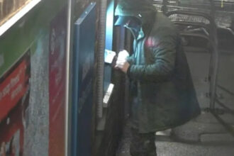 sase romani au furat 800 000 de euro din bancomate din uk detaliul surprinzator pe care l au descoperit politistii la perchezitii 69284a483c853