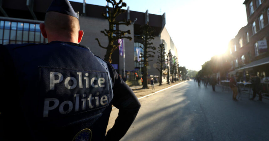 schimb de focuri de arma in anderlecht regiunea capitalei bruxelles un copil de 11 ani a fost ranit usor autorii au fugit pe scutere 690a28d8308a8