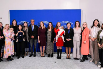 schimbare istorica la bruxelles parlamentul european recunoaste dreptul eurodeputatelor de a vota si in concediul de maternitate 6915e33074d9a