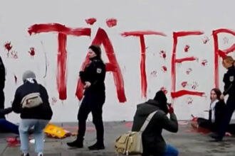 sediul cancelariei din berlin a fost vandalizat cu vopsea rosie de activisti pro palestinieni 691ca879a68b9