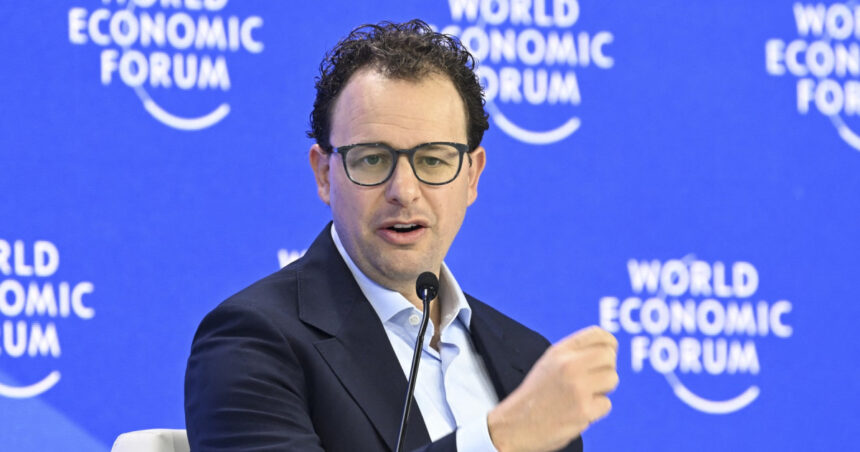 seful anthropic compara riscurile ai cu cele ale industriei tutunului stiau ca exista pericole si nu au vorbit despre ele 691b2238e8267