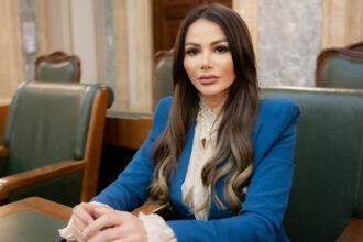 senatoarea pot valentina aldea a fost atacata cu ranga de o alta femeie agresoarea a fost retinuta pentru 24 de ore 692079ccc32c4