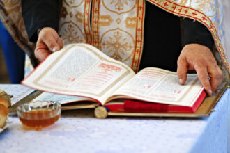 sfanta mucenita ecaterina 2025 preotul explica de ce ziua de 25 noiembrie este marcata cu cruce neagra in calendarul ortodox 69253a435ea74