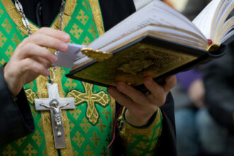 sfantul ioan gura de aur 2025 sarbatorit pe 13 noiembrie cum explica preotul superstitia celor 13 zile de ghinion 691580d0a8088