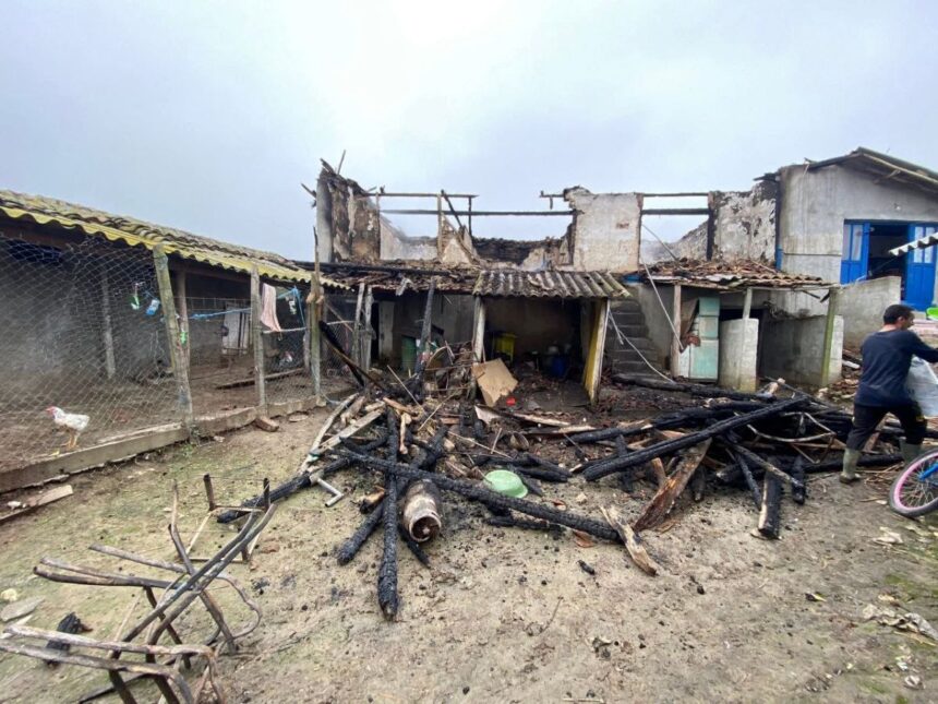 solidaritate la ostrov comunitatea a sarit in ajutorul familiei care a ramas fara casa in prag de iarna 6911e6c79517d