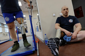 sute de mii de invalizi putin aloca un buget urias pentru a cumpara proteze pentru cei de pe front 6908c94850518