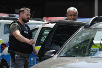 trei condamnati celebri ies din inchisoare sebastian vladescu ionut costea si darius valcov eliberati pentru prescriptia faptelor 690a25642720b