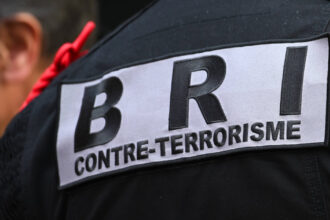 trei fete cu varste intre 18 si 21 de ani au fost arestate pentru punerea la cale a unui atentat la paris 690f8e8b9c6a7