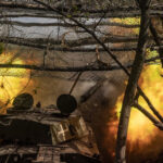 trimiteti i in fata civilii ucraineni sunt folositi drept scuturi umane de catre soldatii rusi interceptari de pe front 691da9089461e