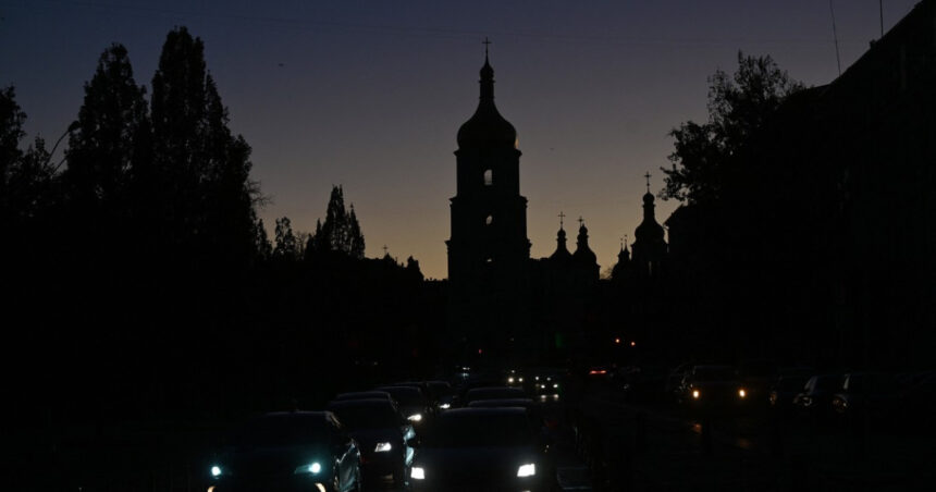 ucraina fara curent electric furnizarea intrerupta pana la 16 ore pe zi dupa ce productia a fost redusa la zero de atacurile rusesti 6910ab5578802