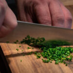 un bucatar srilankez beat a incercat sa omoare patru conationali cu un cutit intr un hotel din braila 691d9b0849705