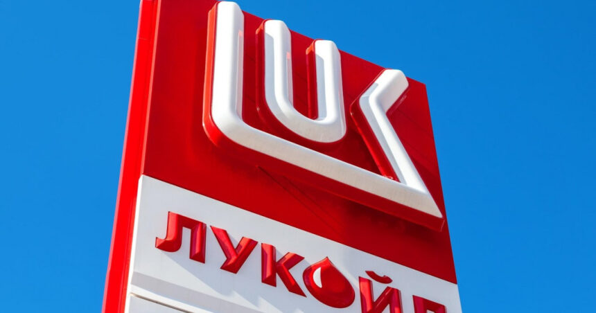 un fond de investitii american prezent si in romania este interesat de activele lukoil reuters 69171865514ae