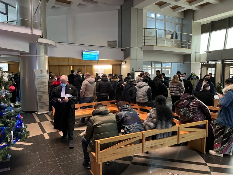 un fost traficant de persoane din constanta caruia i a bubuit bmw ul intr o parcare reabilitat de instanta 690945fc668ed