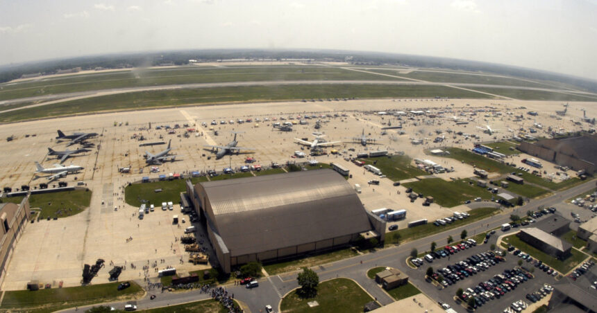 un pachet cu un praf alb a fost livrat la o baza militara americana mai multe persoane s au imbolnavit 690d9191cdbc8