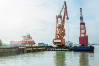 un ponton cu macara k1 este scos la vanzare pentru aproape 37 milioane de euro intr un dosar de executare silita 69097f321e641