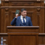 un senator ales pe listele sos este acuzat ca a furat un rucsac in care erau 1 500 de lei si o tableta 69176d009e849