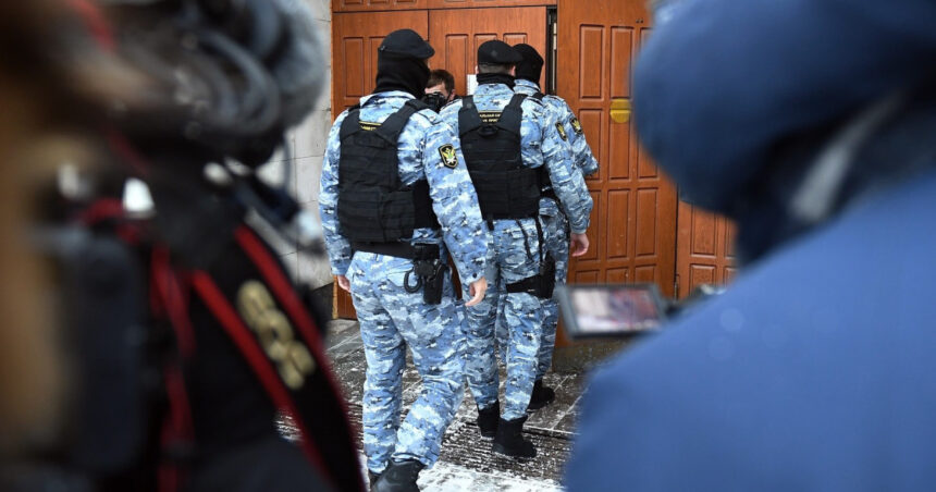 un tribunal din moscova l a declarat pe un rus acuzat de activitati lgbt vinovat la un an dupa ce s a sinucis in arestul politiei 691bffc84d016