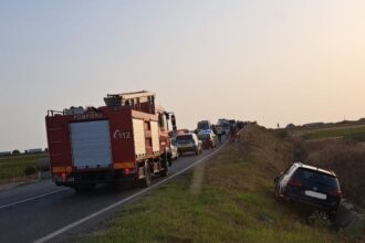 update trei autoturisme s au ciocnit pe podul de la intarea in cumpana o fetita de 6 ani a ajuns la spital 69200bd4d9b6f