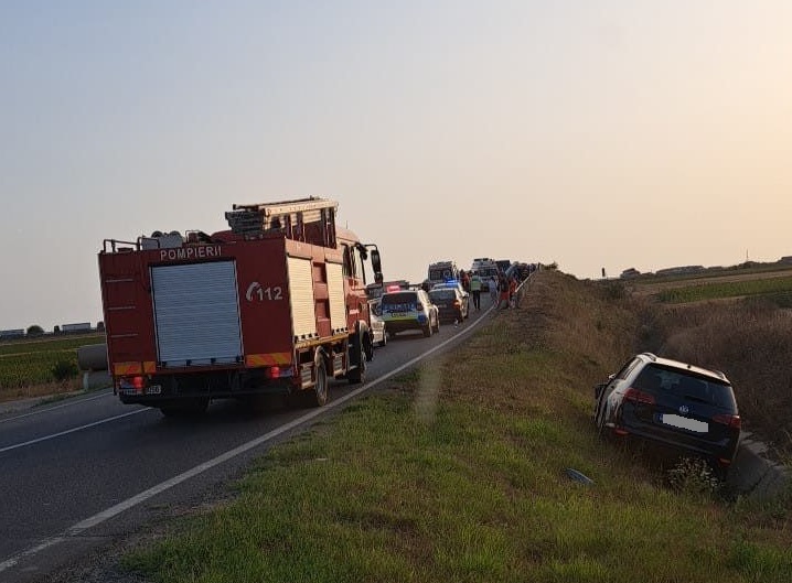 update trei autoturisme s au ciocnit pe podul de la intarea in cumpana o fetita de 6 ani a ajuns la spital 69200bd4d9b6f