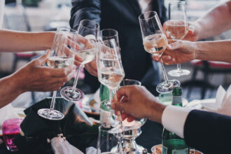 video anaf trece la controlul retelelor sociale sa caute masini de lux si poze de la saloane cu nunti sau petreceri nedeclarate 691373d80300a