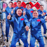 video astronautii de pe statia spatiala chineza au primt un cuptor iar acum gatesc aripioare de pui si fripturi 6909d0f6aa828