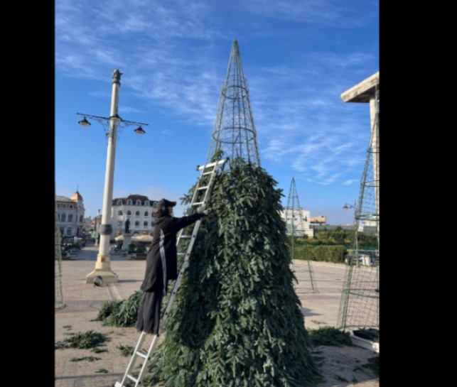 video au inceput lucrarile pentru amenajarea targului de craciun in piata ovidiu 6916f39dcabbe