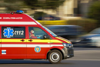 video barbat decedat in ambulanta in timpul unui transfer intre doua cladiri ale spitalului targu jiu 691c7ea255066