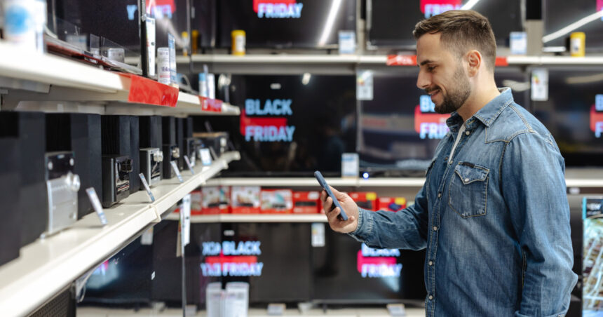 Black Friday: Românii își strâng cureaua! Ce sume sunt pregătite pentru reduceri în acest an. Comercianți: „Se simte o efervescență pe piață” 1 video black friday cu buzunarele goale ce buget aloca romanii in acest an pentru oferte vanzator exista o oarecare emotie in piata 690596341c6c0