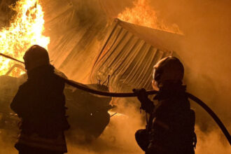 video bombardamente in 8 orase ucrainene 10 morti rusia a atacat cu sute de drone si rachete anunta volodimir zelenski 691d97f7acb62