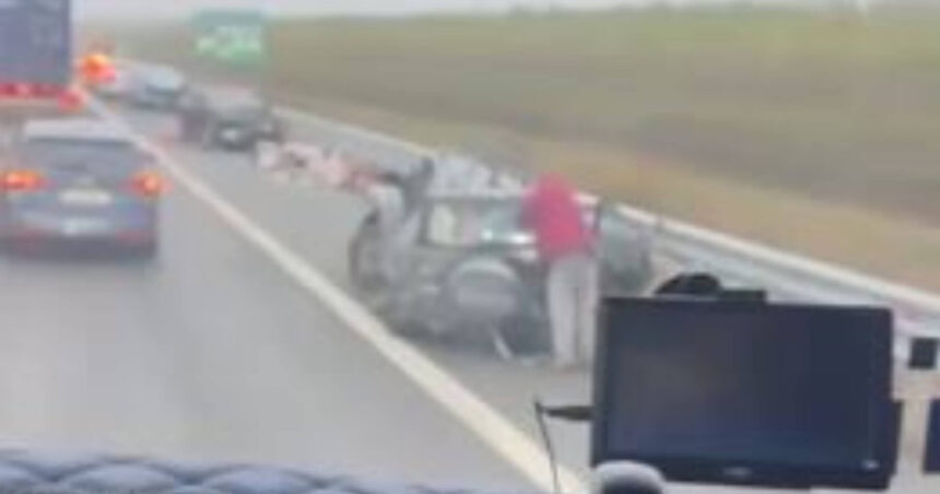 video carambol cu 3 masini pe autostrada soarelui pe sensul spre bucuresti un om a murit 690da5e04b715