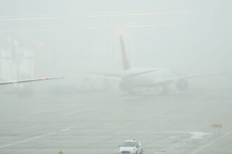 video ceata blocheaza aeroportul din craiova mai multe curse au fost anulate 69184e01263e1