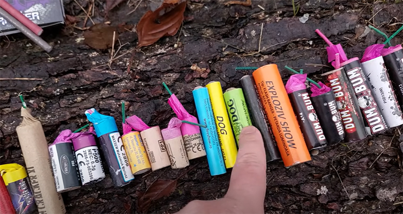 video constanta 300 de kilograme de petarde gasite in masina unor tineri marfa si autoturismul au fost confiscate 691d8f807912d