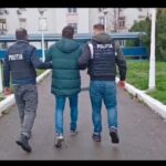 video cruzime de nedescris in constanta barbat de 40 de ani incatusat dupa ce ar fi ucis o pisica si ar fi aruncat o in fata blocului 691de079ee65d