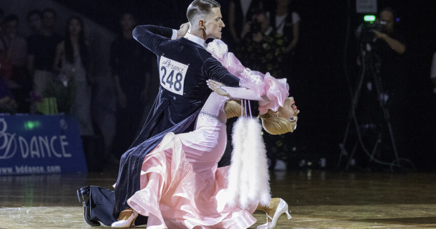 video doi romani campioni mondiali la dan sportiv rares cojoc si andreea emilia matei au castigat transylvanian grand prix 69085c5c20e5e