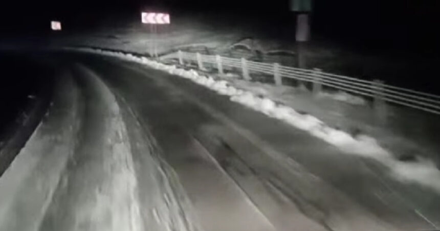 video drumarii intervin in zonele montane pentru curatarea soselelor la altitudini mari ninge 691d77ad5f11d