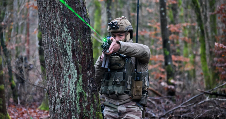 video franta reintroduce serviciul militar voluntar dupa mai bine de 25 de ani tinerii vor participa la 10 luni de instruire platita 692862c178f99