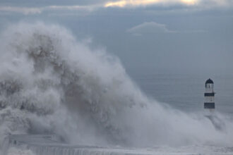 video furtuna claudia a adus inundatii severe in marea britanie trafic paralizat si locuinte fara electricitate in tara galilor 69186d9cc0823