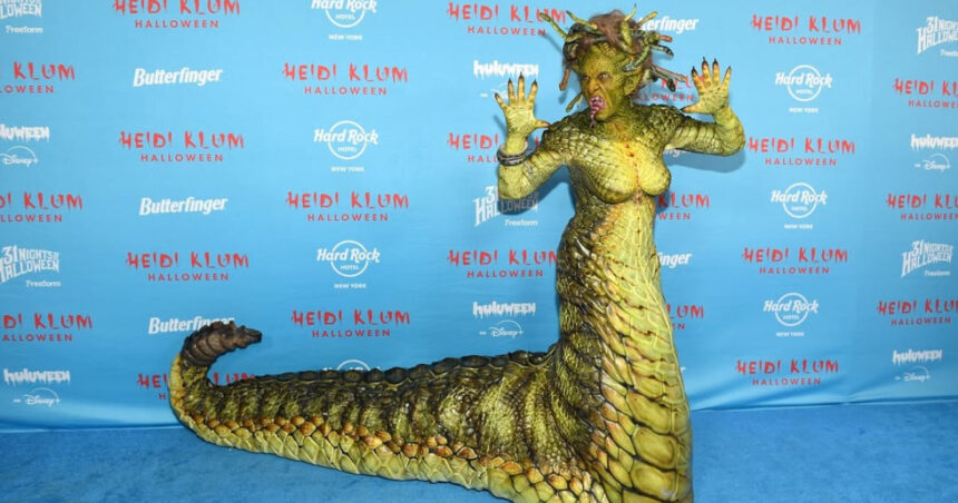 video heidi klum a devenit personajul mitic meduza la petrecerea de halloween 2025 imagini cu transformarea spectaculoasa 6909aeb017629