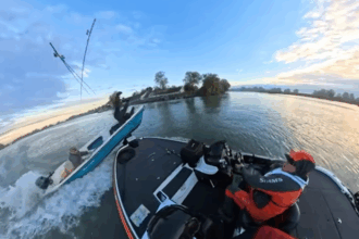 video imagini cu puternic impact emotional din delta dunarii doua ambarcatiuni s au ciocnit in zona mila 23 in timpul unei competitii sportive 690e26f5c04b9