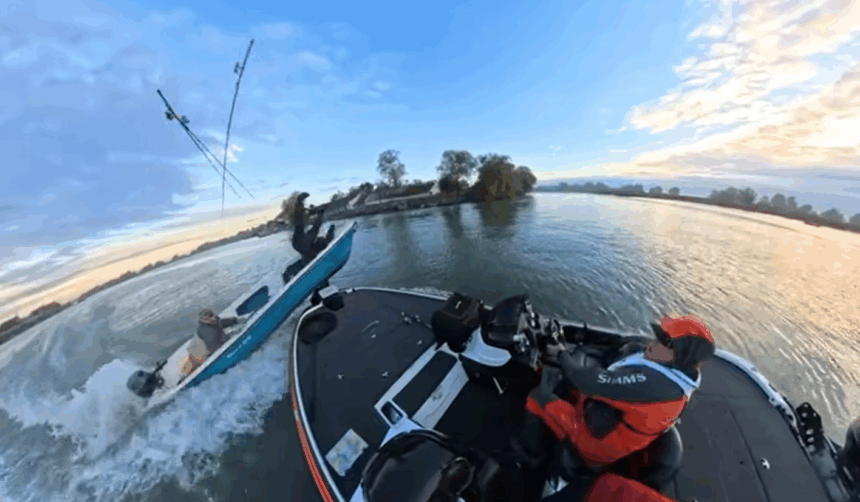 video imagini cu puternic impact emotional din delta dunarii doua ambarcatiuni s au ciocnit in zona mila 23 in timpul unei competitii sportive 690e26f5c04b9